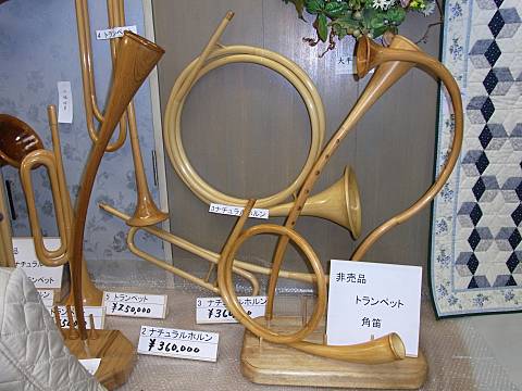 �W������