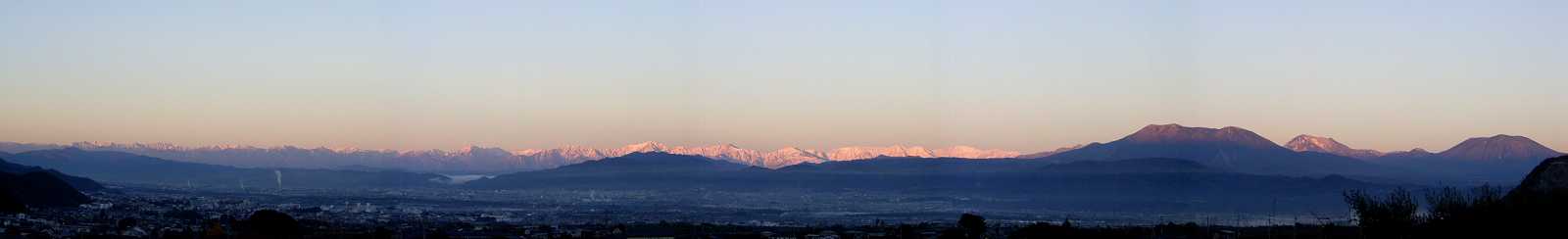 �ӏH�̒��̑傫�Ȏʐ^��\�����܂�